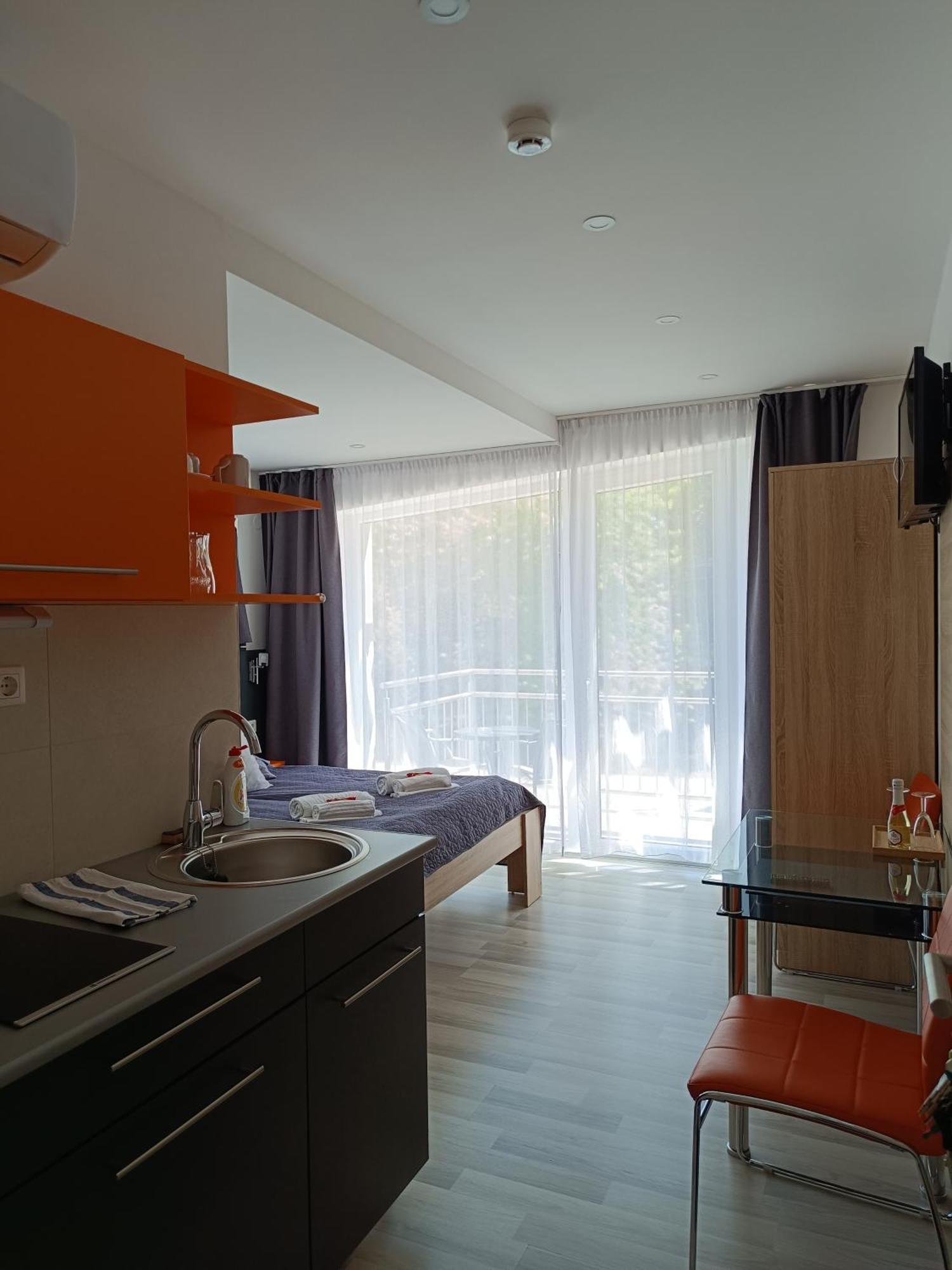 Ujhely Apartmanhaz Siófok Zewnętrze zdjęcie