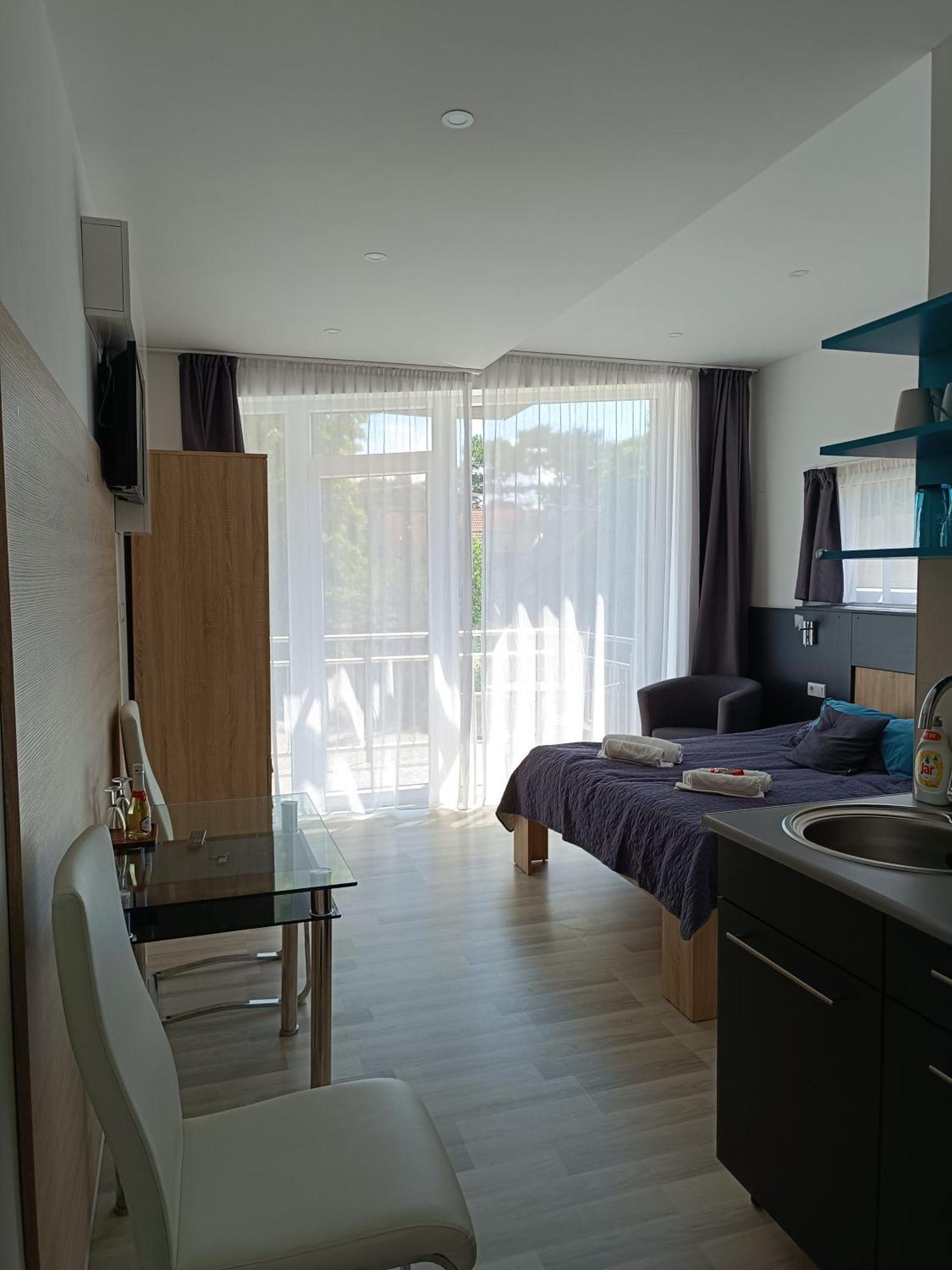 Ujhely Apartmanhaz Siófok Zewnętrze zdjęcie
