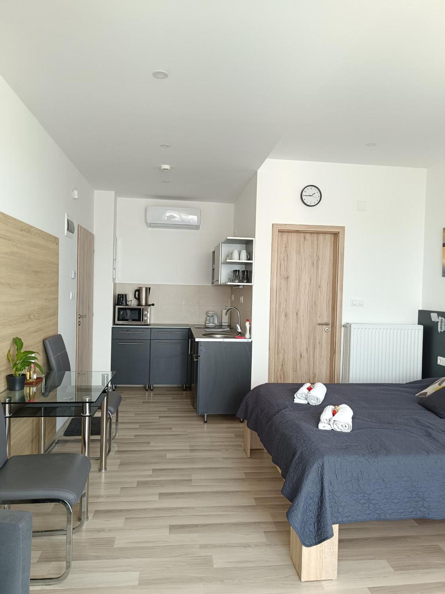 Ujhely Apartmanhaz Siófok Zewnętrze zdjęcie