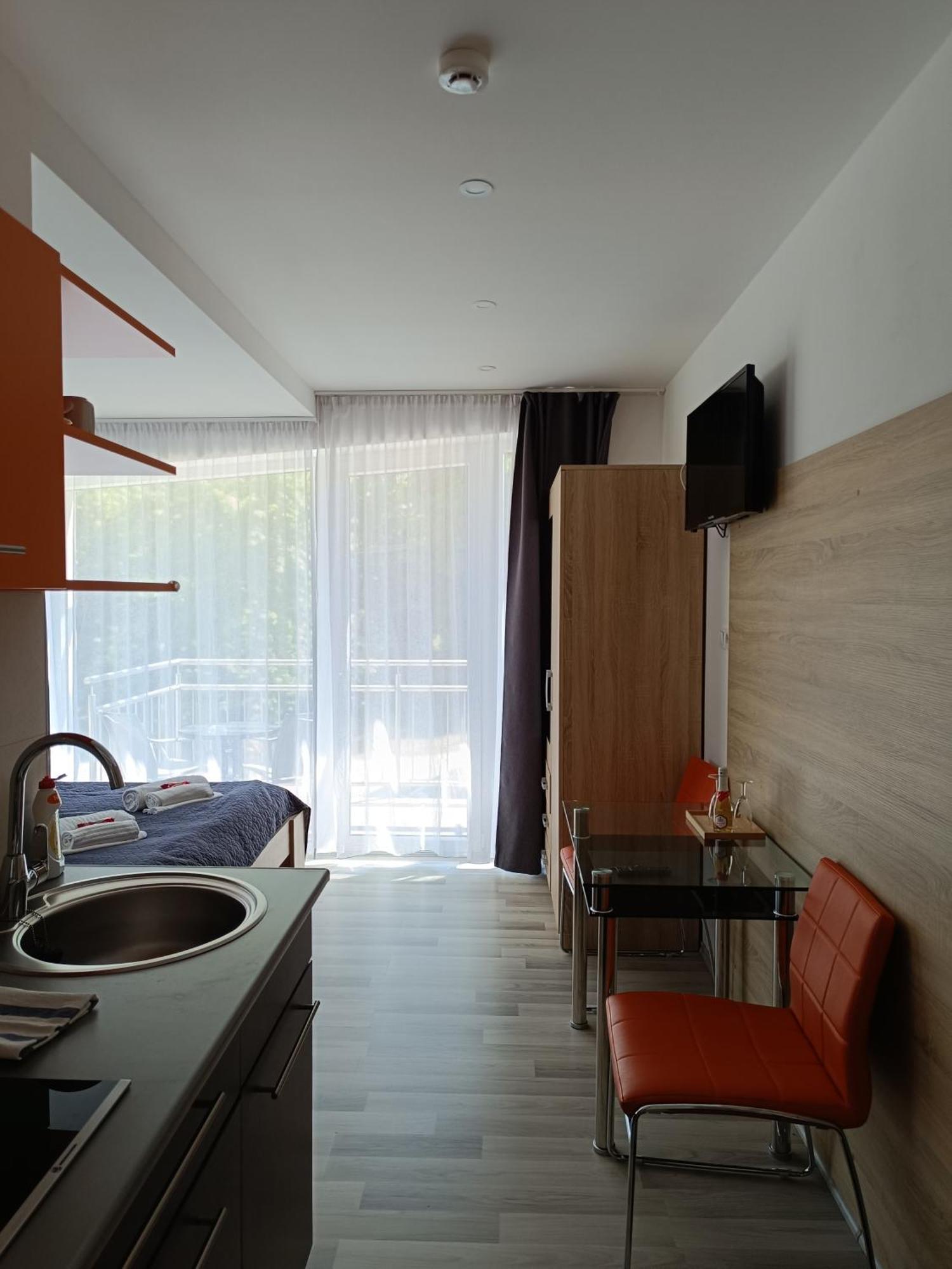 Ujhely Apartmanhaz Siófok Zewnętrze zdjęcie