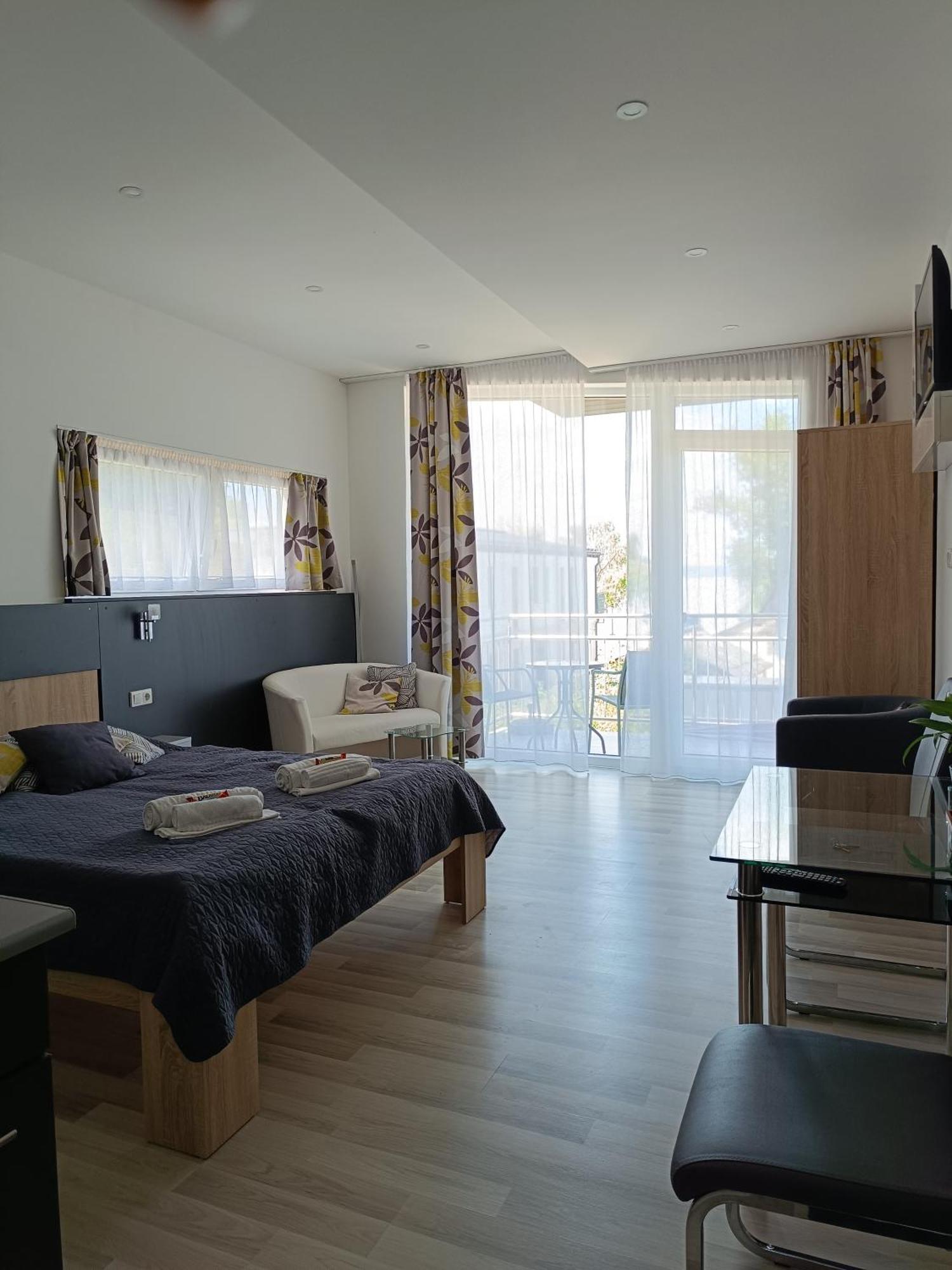 Ujhely Apartmanhaz Siófok Zewnętrze zdjęcie