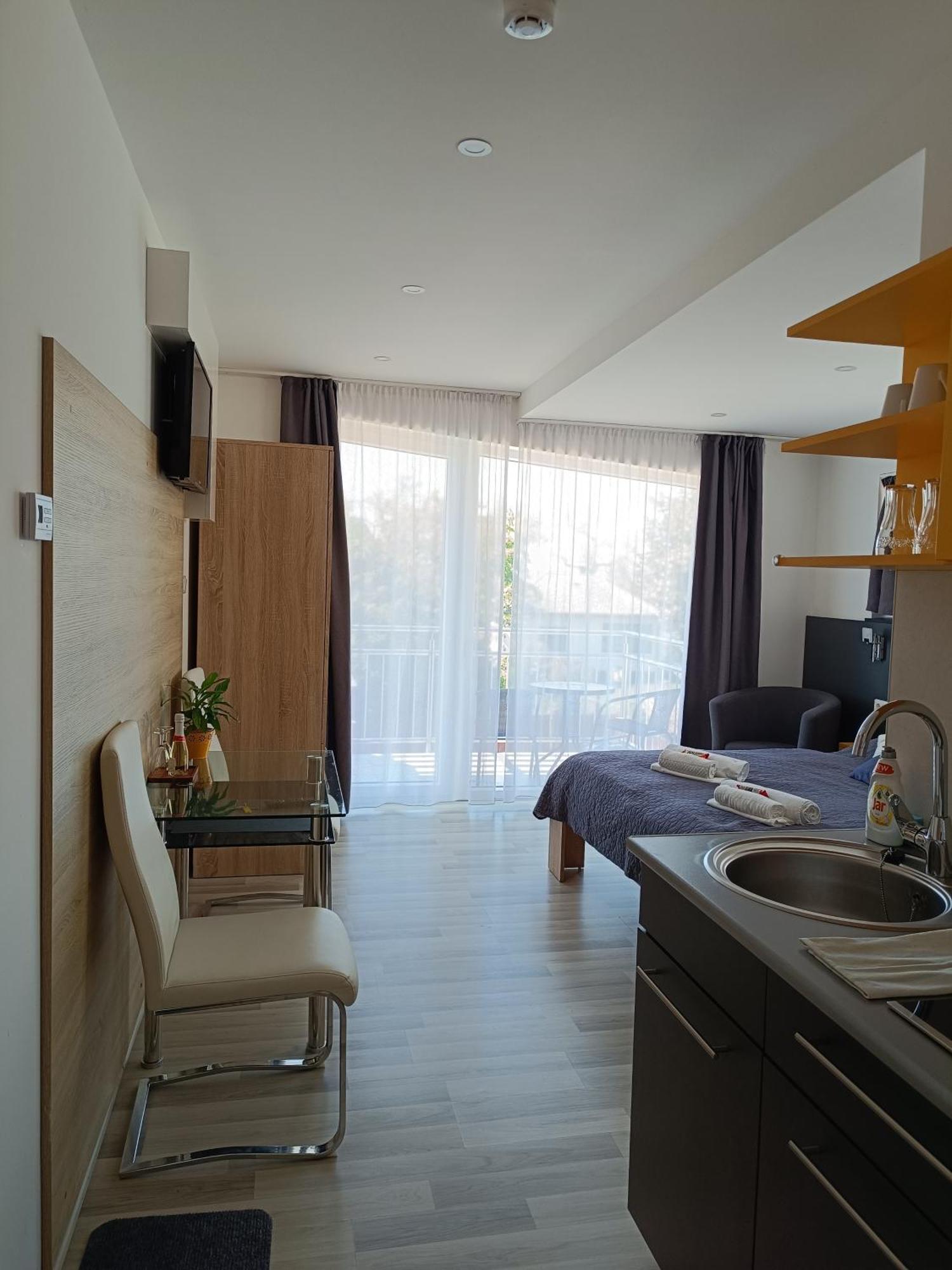 Ujhely Apartmanhaz Siófok Zewnętrze zdjęcie