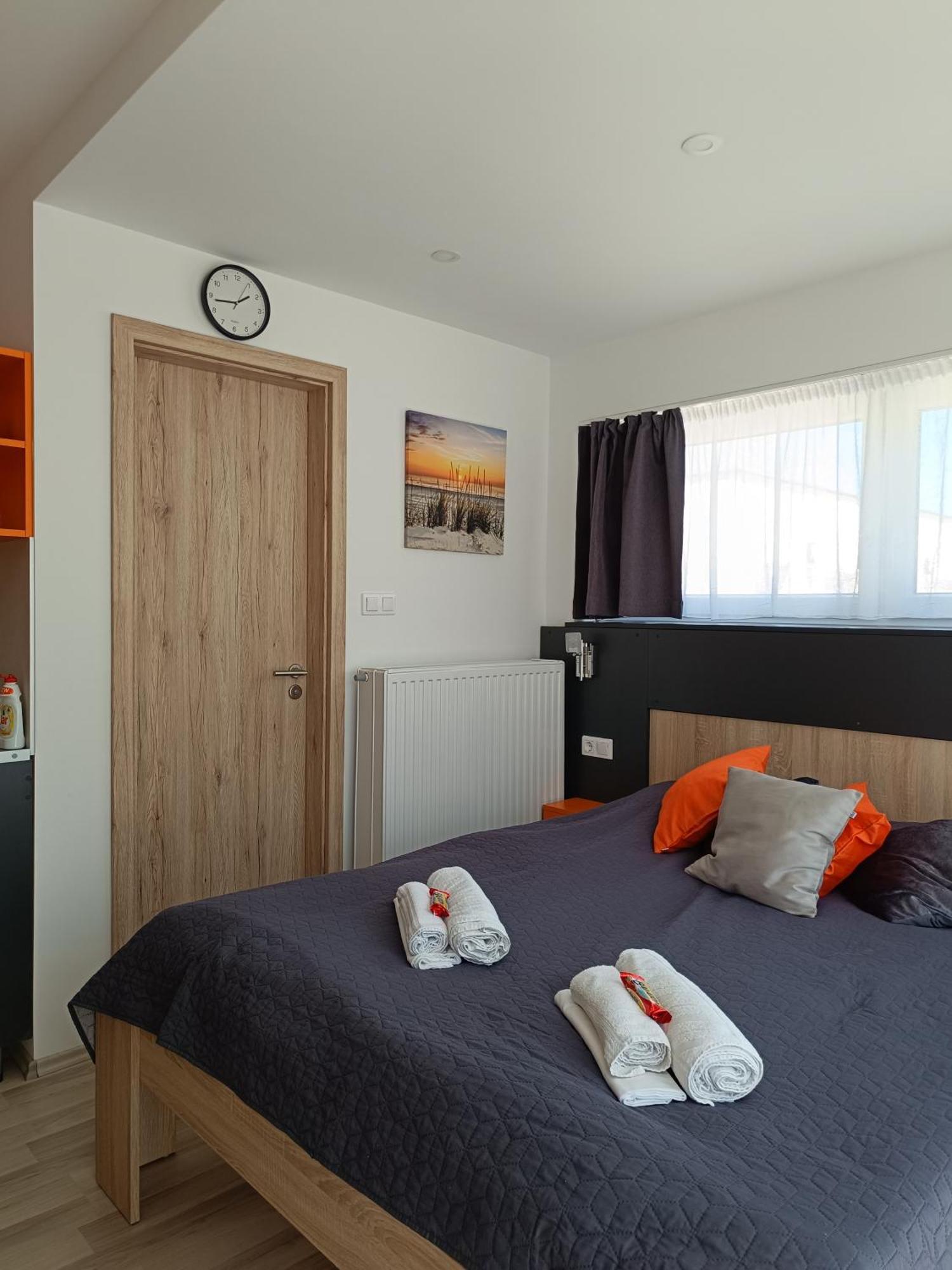 Ujhely Apartmanhaz Siófok Zewnętrze zdjęcie