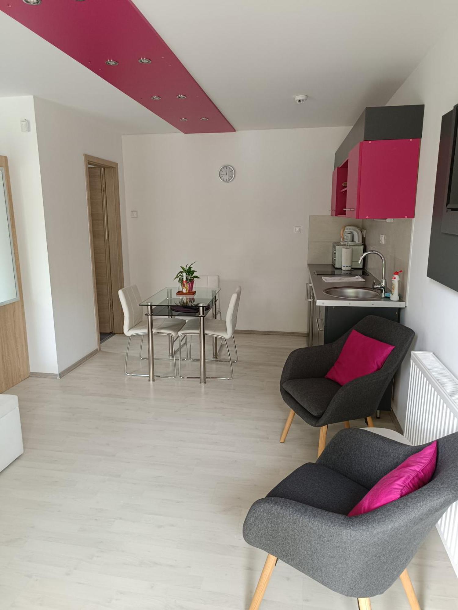 Ujhely Apartmanhaz Siófok Zewnętrze zdjęcie