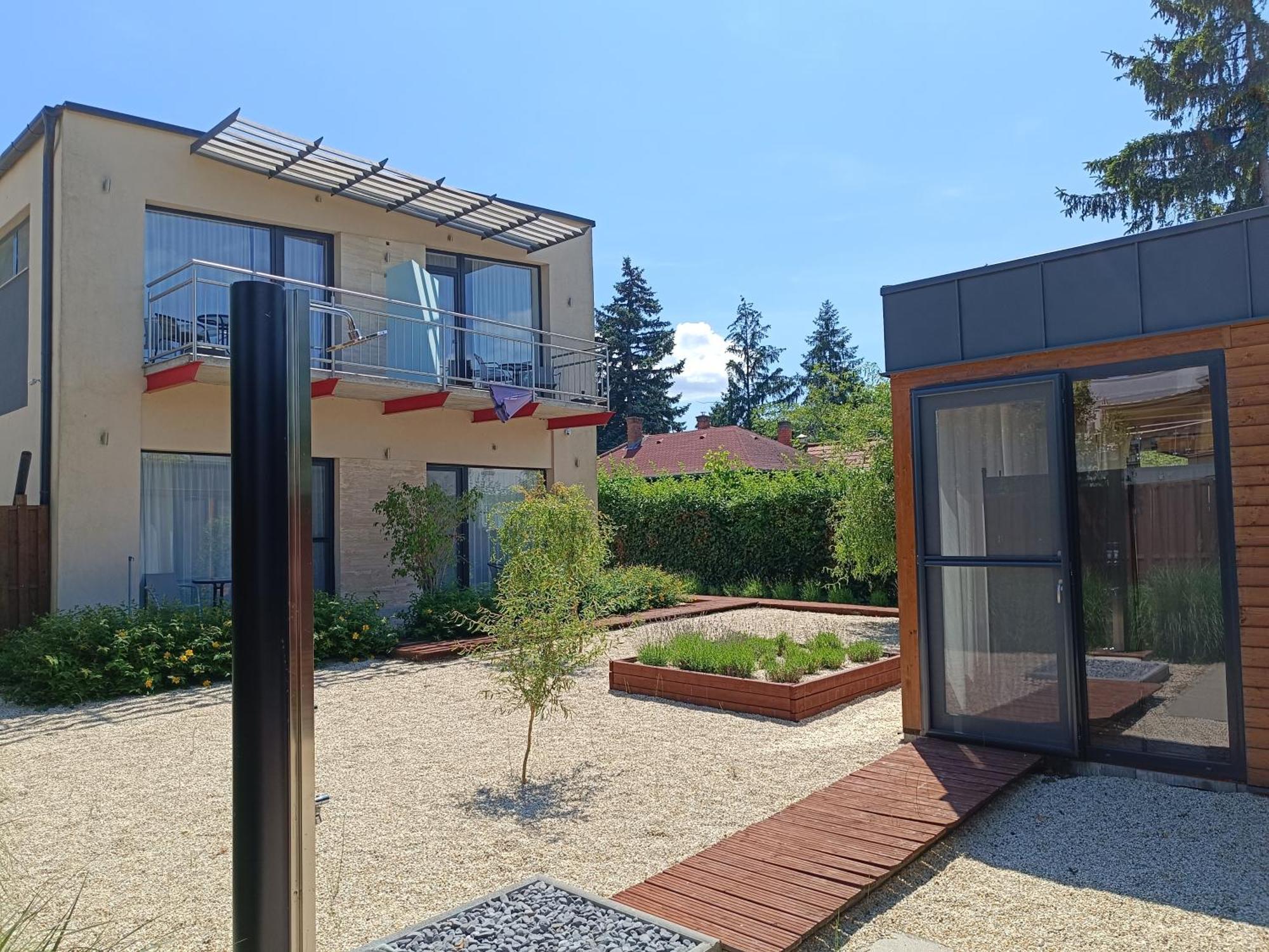 Ujhely Apartmanhaz Siófok Zewnętrze zdjęcie