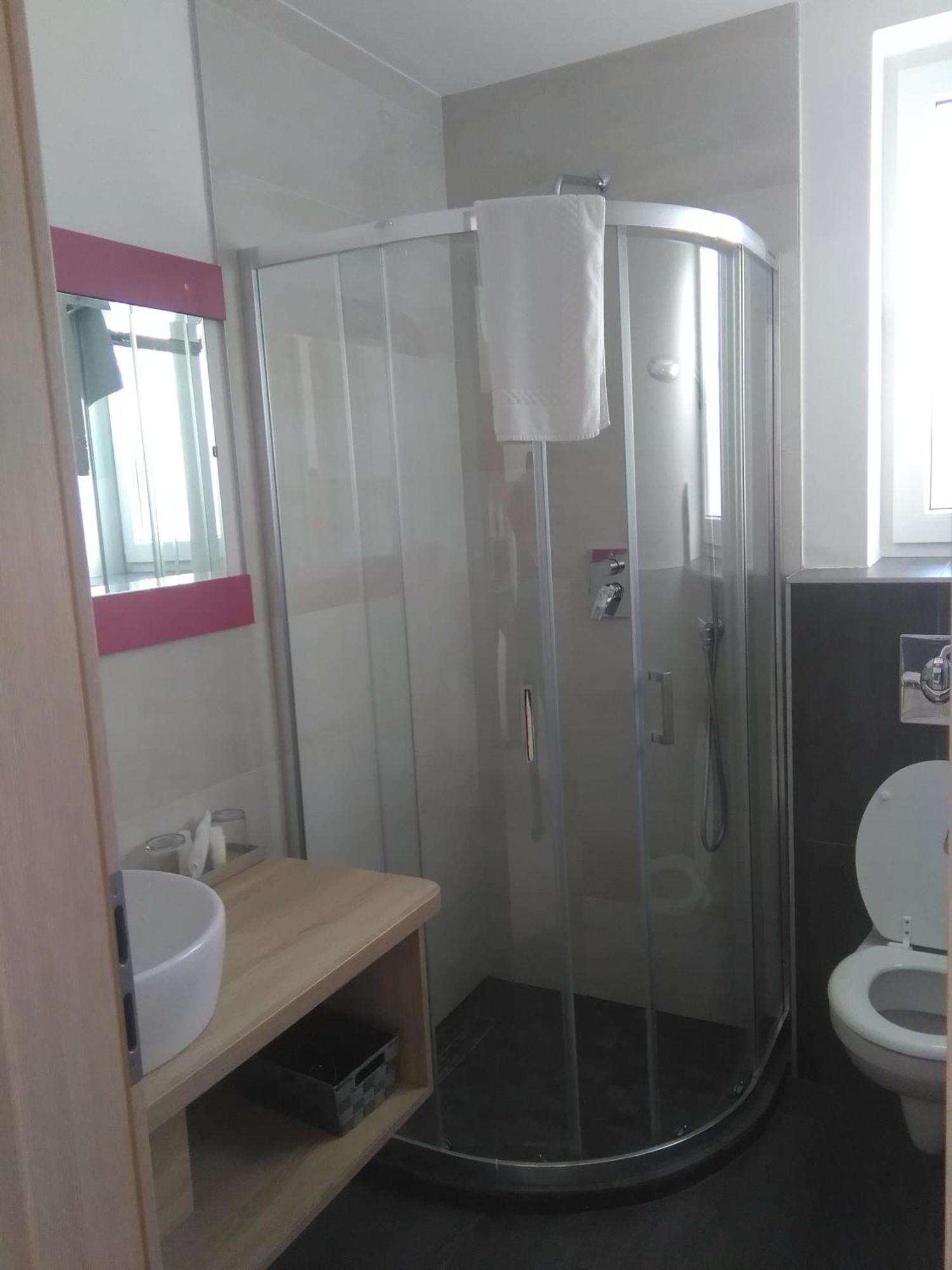 Ujhely Apartmanhaz Siófok Zewnętrze zdjęcie